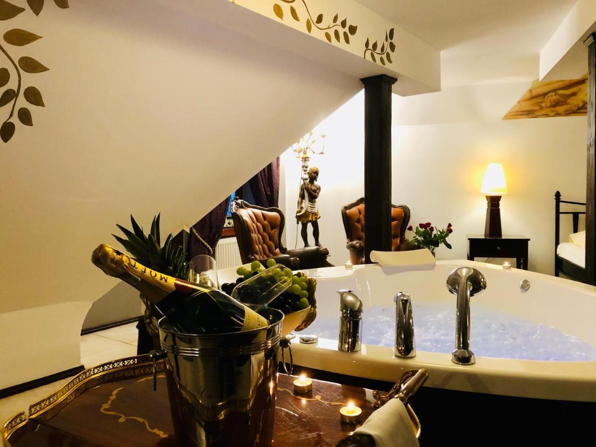 Restauracja - Hotel Mocca D'Oro Mikolow Kültér fotó