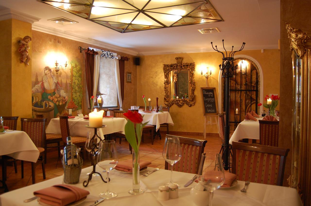 Restauracja - Hotel Mocca D'Oro Mikolow Kültér fotó