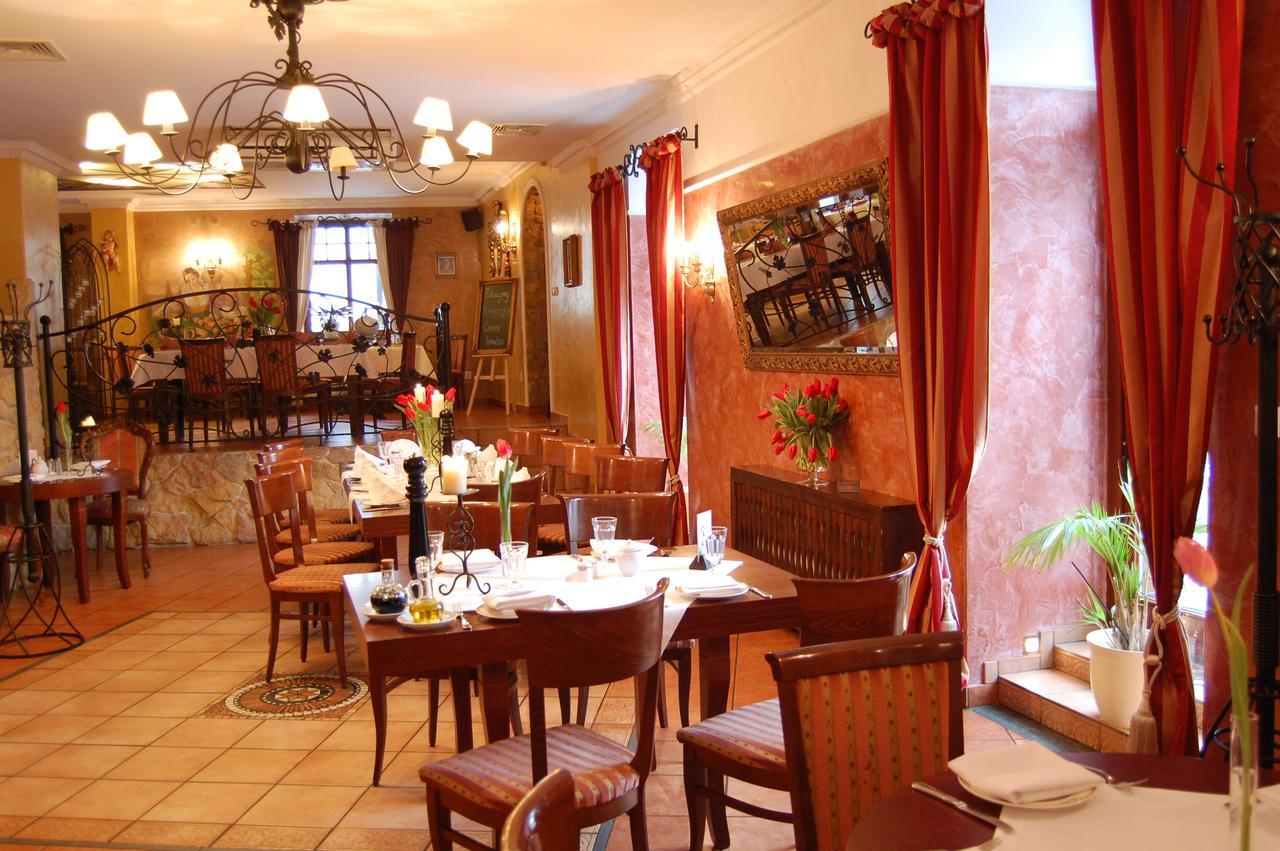 Restauracja - Hotel Mocca D'Oro Mikolow Kültér fotó