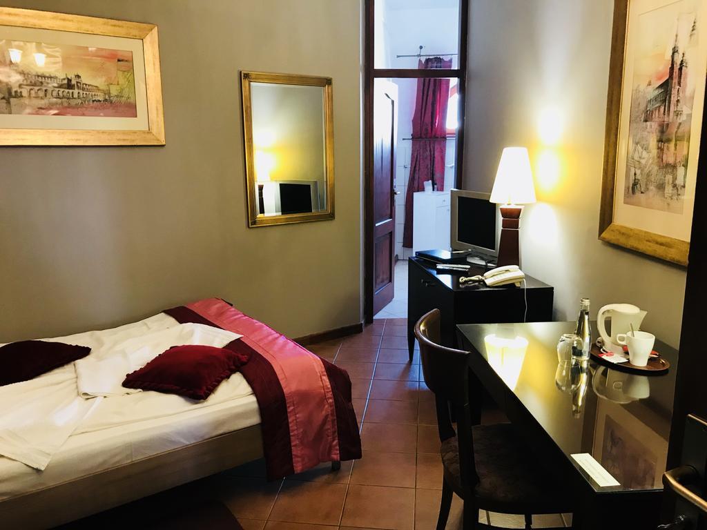Restauracja - Hotel Mocca D'Oro Mikolow Kültér fotó